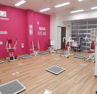 大阪府高槻市 / (フィットネスジム）